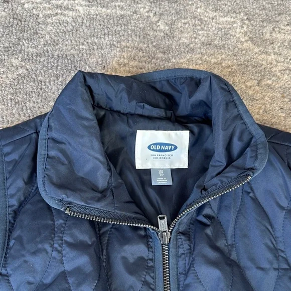 Set of 2 Old Navy Quilted Zip Vests - Black and Blue - Picture 2 of 11